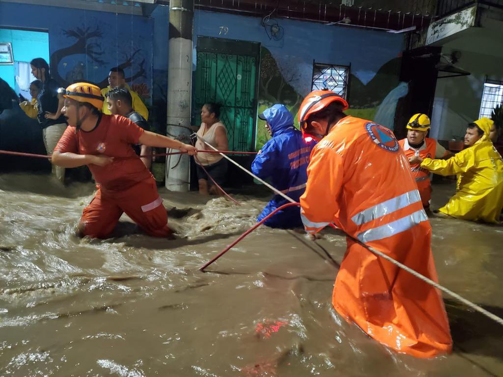 El 5% de lluvia anual cayó sólo el sábado en San Salvador el-5-de-lluvia-anual-cayo-solo-el-sabado-en-san-salvador